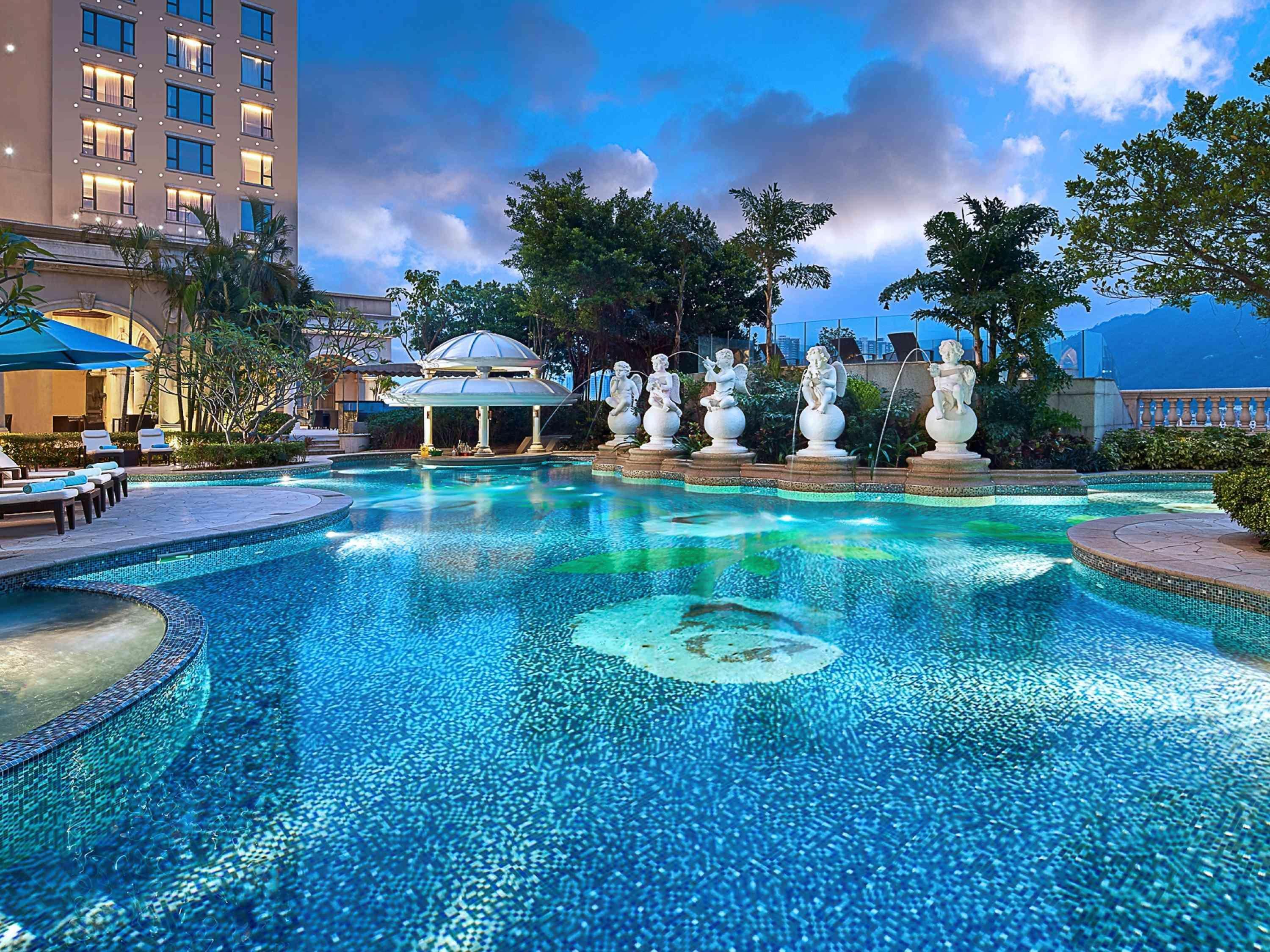 Sofitel Macau At Ponte 16 Otel Dış mekan fotoğraf The pool at the hotel