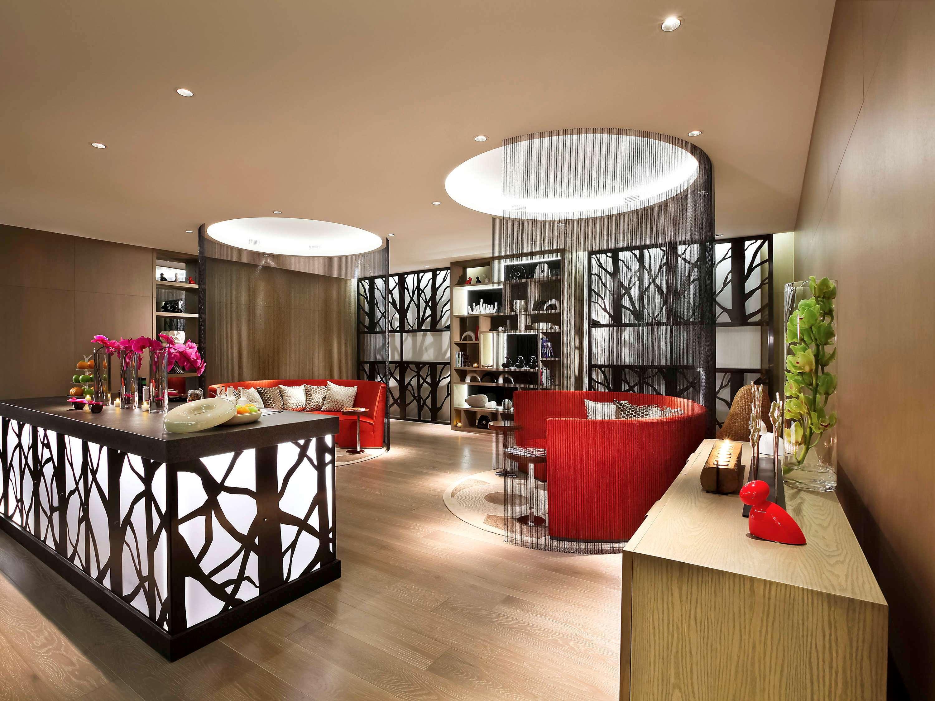Sofitel Macau At Ponte 16 Otel Dış mekan fotoğraf The lounge at the airport