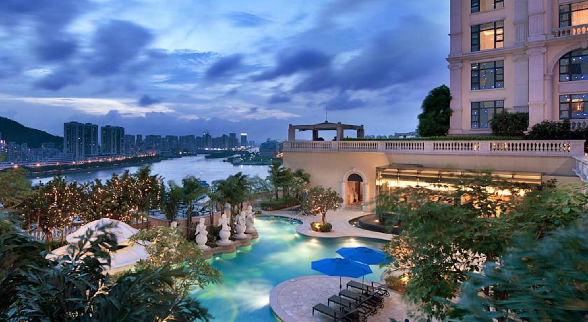 Sofitel Macau At Ponte 16 Otel Dış mekan fotoğraf The pool at the hotel