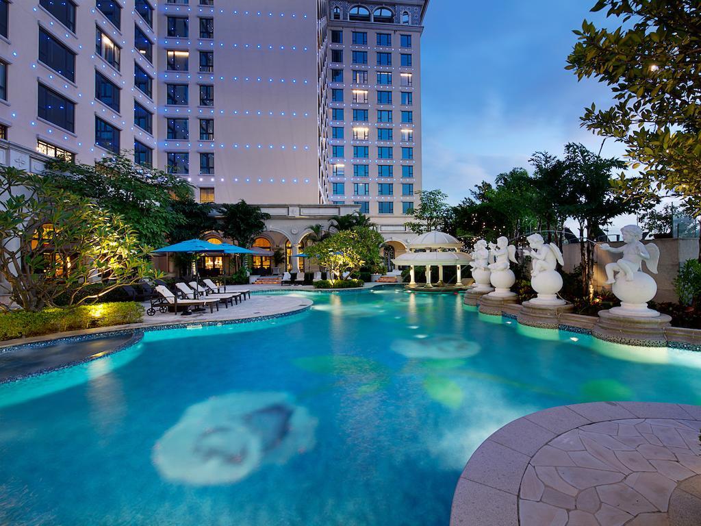 Sofitel Macau At Ponte 16 Otel Dış mekan fotoğraf The swimming pool at the hotel