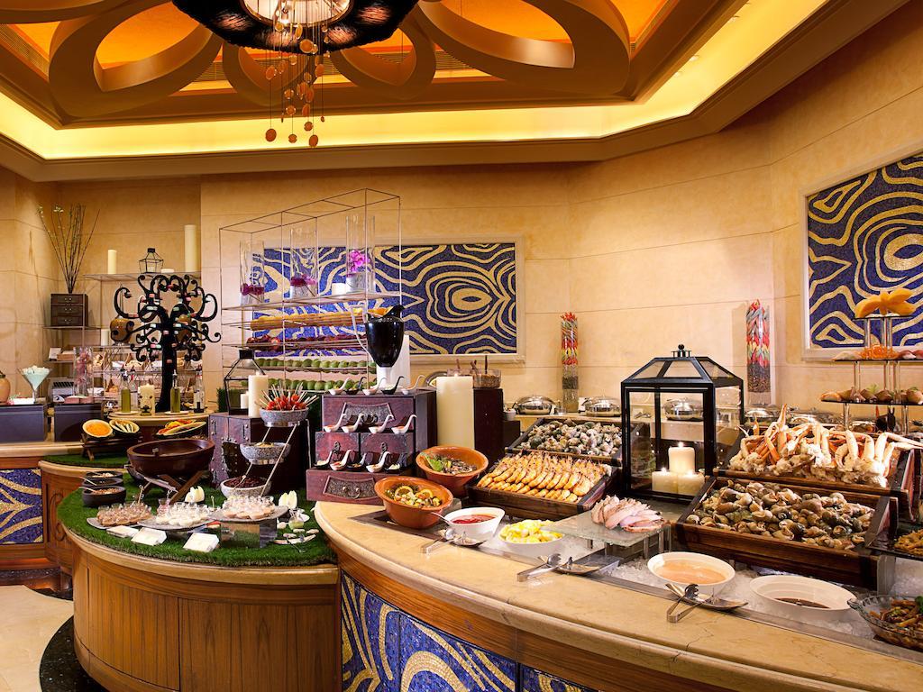 Sofitel Macau At Ponte 16 Otel Dış mekan fotoğraf The buffet at the Sands