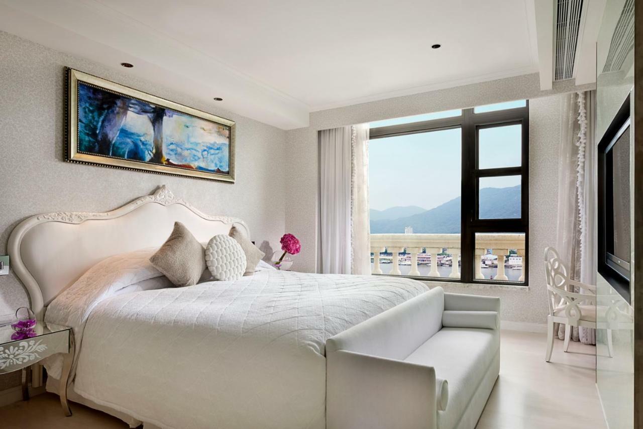 Sofitel Macau At Ponte 16 Otel Dış mekan fotoğraf A bedroom at The Mira